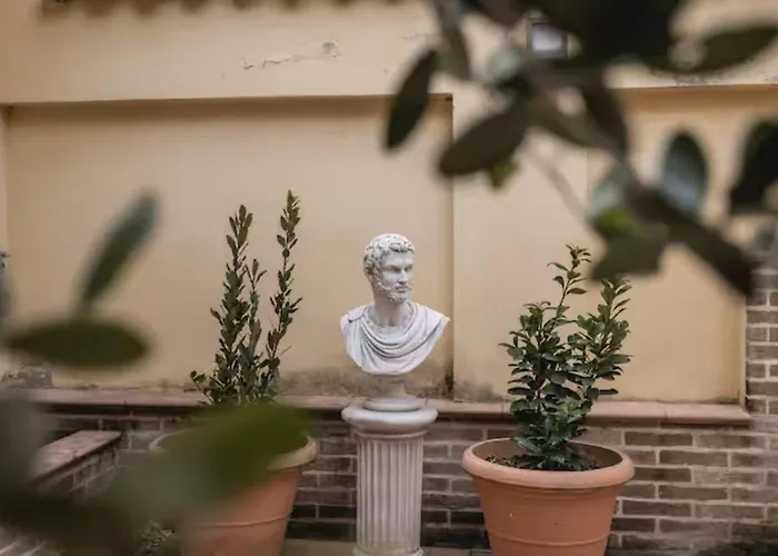 The Byzantine Palace, Centro *