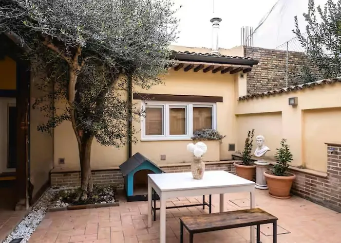 The Byzantine Palace, Centro